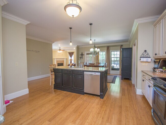 Building Photo - Luxury Living in Canebrake – Spacious, Stylish & Perfectly Located!