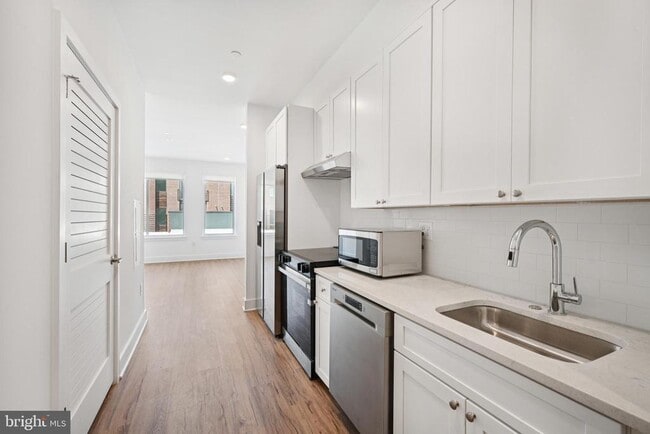 Building Photo - 2101 Washington Ave