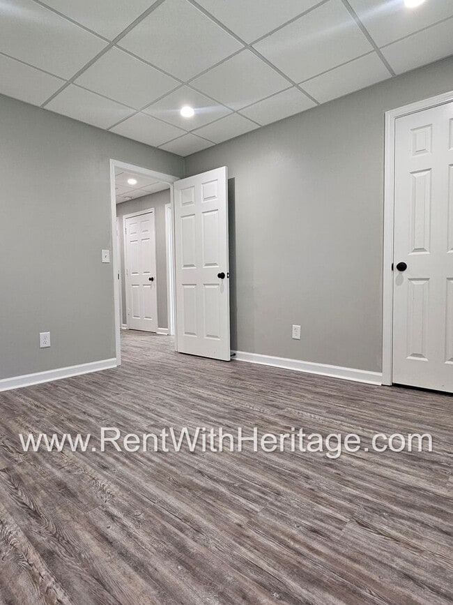 Building Photo - Gorgeous 5 bedroom/ 3 bath/ Upgrades Galor...