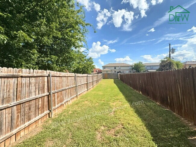 Building Photo - 2-Bed, 1.5-Bath Two-Story Townhome in Killeen