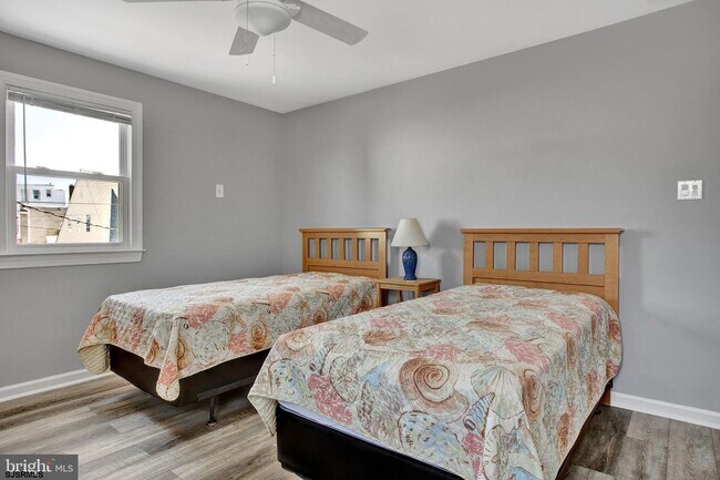 Building Photo - 15 N Victoria Ave