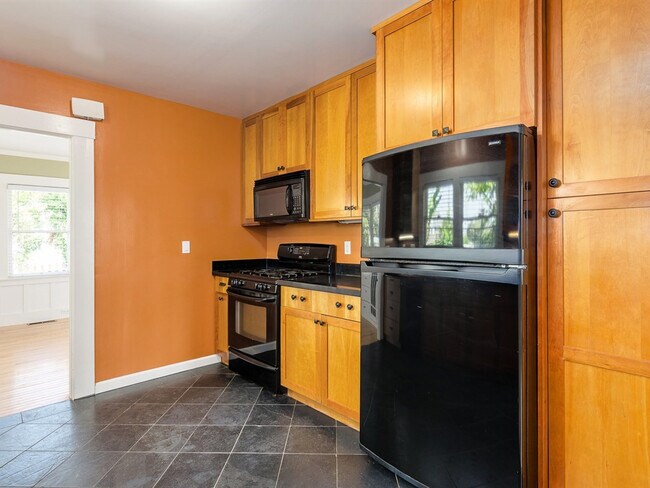 Building Photo - Vallejo Single Story, close to Ferry Terminal