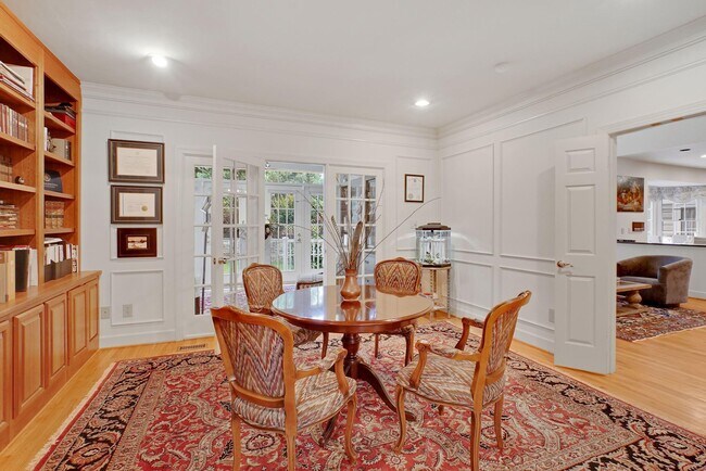 Building Photo - 11101 Willowbrook Dr