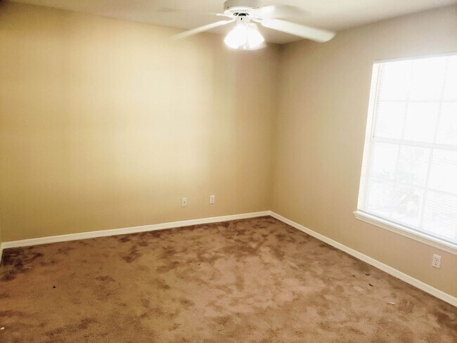 Building Photo - **For Sale w. Outside Agent** TW2127