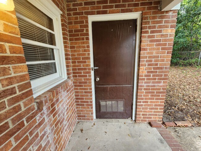 Building Photo - 2639 Willow St