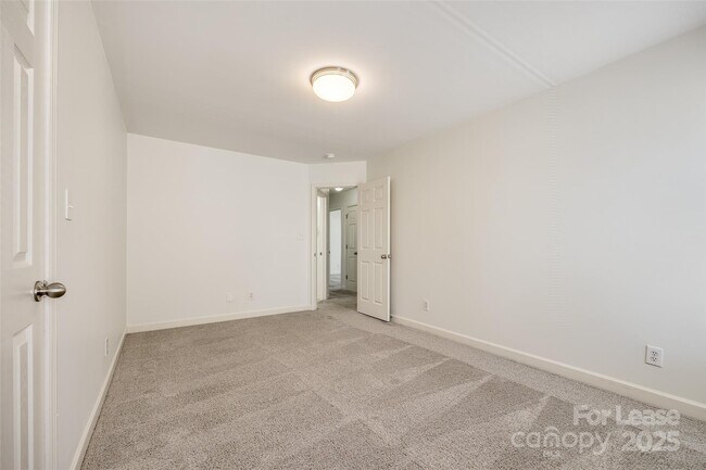 Building Photo - 4505 Hampstead Heath Dr