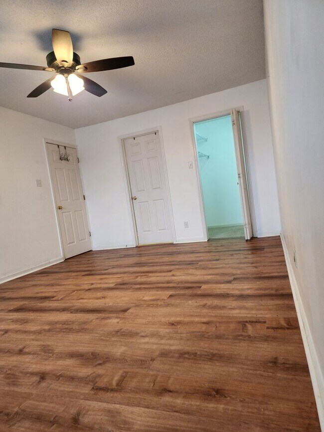 Building Photo - Maryville 37801- 3 bed 2.5 bath condo - call Tom Parry 865-607-3649