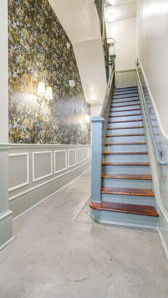 Building Photo - 604 Baronne St