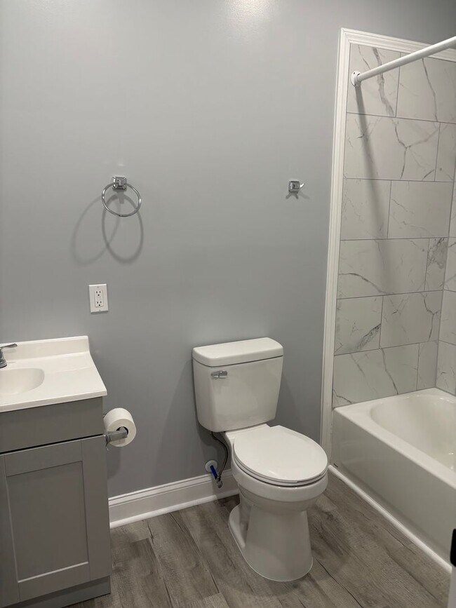 Building Photo - Fully renovated 3 bedroom 2 bathroom house!   Lawn Care Included