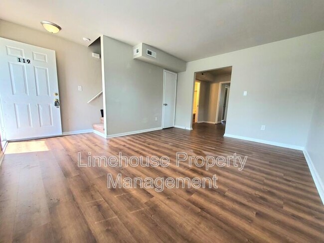 Primary Photo - 119 Bob Ln