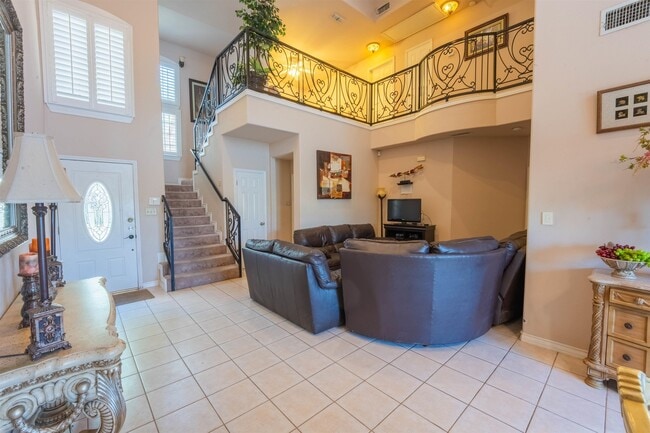 Building Photo - 7521 Country Club Dr