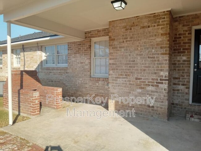 Building Photo - 137 Sycamore Ct