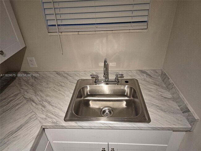 Building Photo - 835 Lenox Ave.