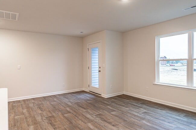 Building Photo - 219 US-1