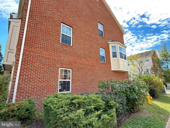 Building Photo - 2711 Coppersmith Pl