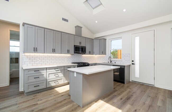 Building Photo - 6402 Kenwater Pl