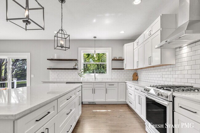 Building Photo - Spacious 6-Bedroom Retreat in Rockford with 3.5 Luxurious Baths