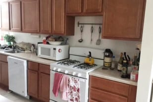 Building Photo - 910 Green Bay Rd