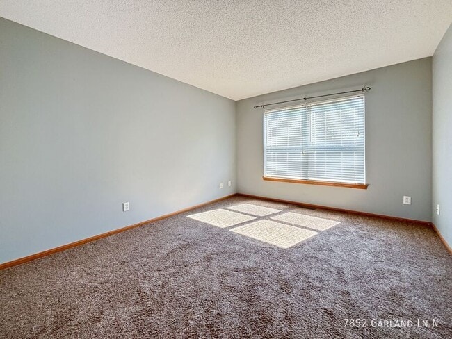 Building Photo - 7852 Garland Ln N
