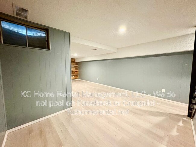 Building Photo - 8027 N Stoddard Ave