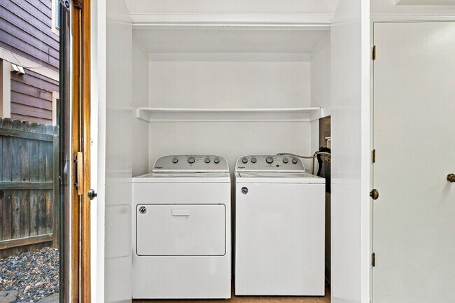 Building Photo - $2,395.95 - 2 Bed, 2.5 Bath Garden Unit in Aurora with Central AC and In Unit Laundry!