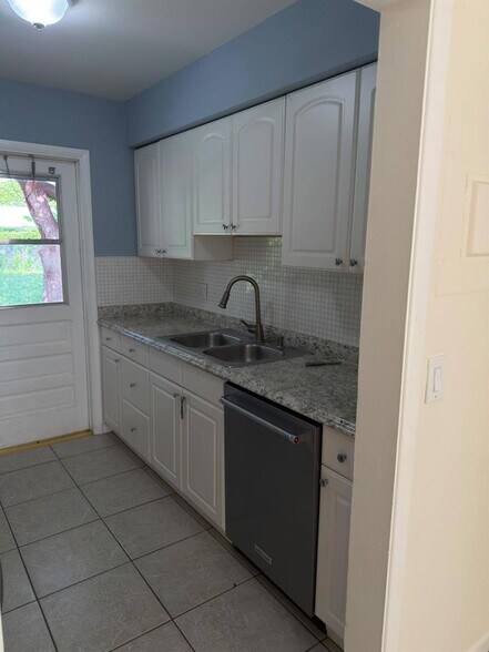 Building Photo - 307 Northlake Dr
