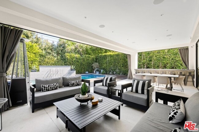 Building Photo - 1940 Kelton Ave