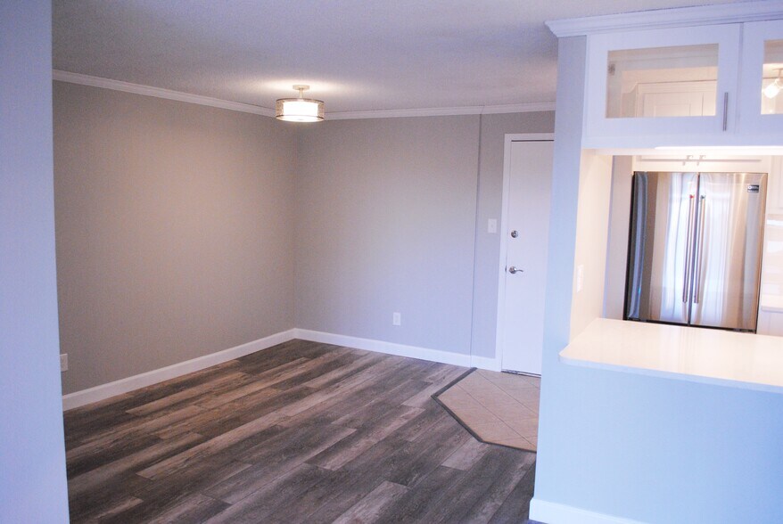 Dining area - 2 Adams St