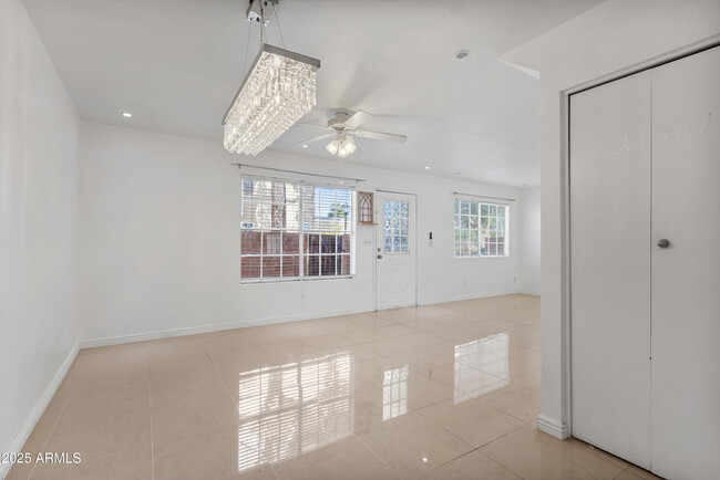 Building Photo - 625 S Westwood