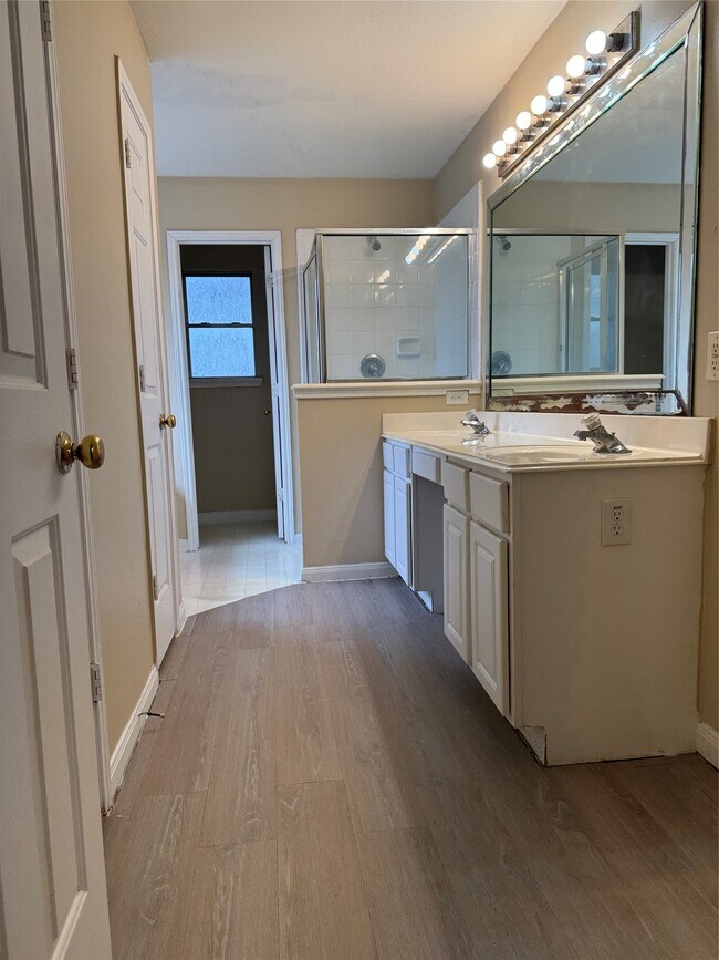 Building Photo - 4018 Longway Estates Ct