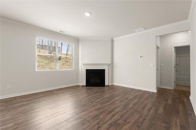 Building Photo - 127 Landsdowne Way SE