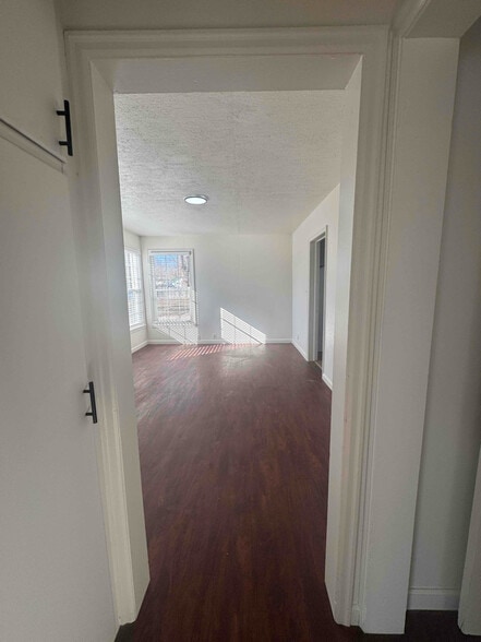 Building Photo - 55 S I St