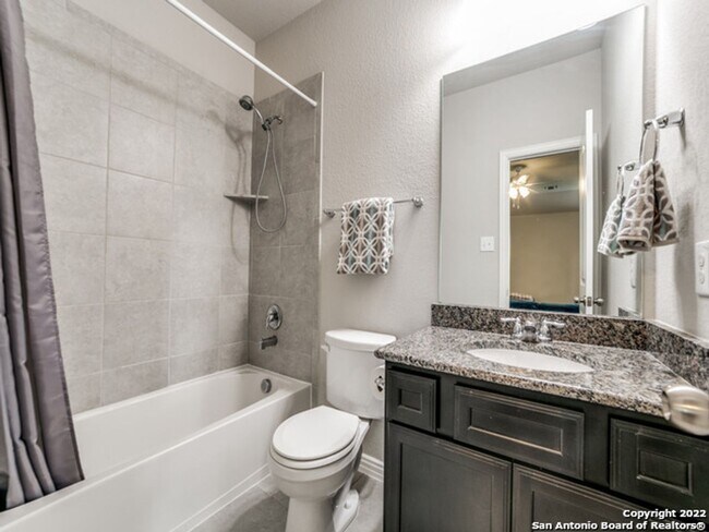 Building Photo - 4 Bedroom/3.5 Bathroom Alamo Ranch