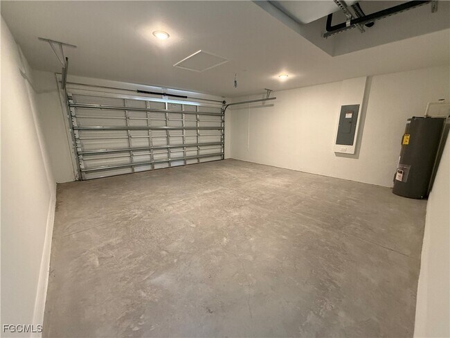 Building Photo - 918 NE 33rd Ln