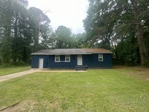 Building Photo - Nice 4 Bed 1.5 Bath in North Jackson