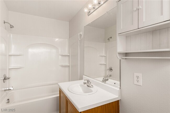 Building Photo - 218 Lantana Breeze Dr