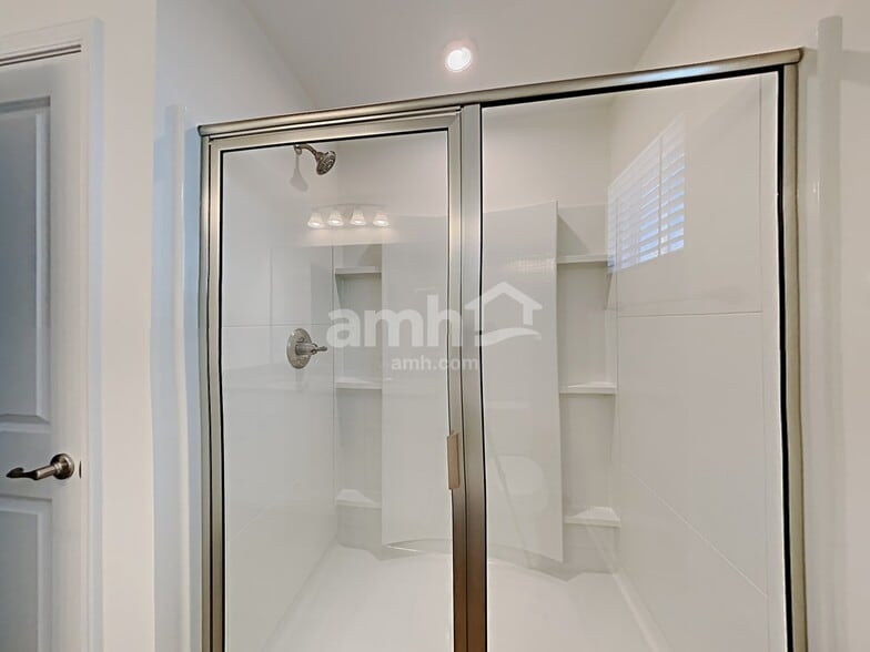 Building Photo - 5053 Twin River Dr