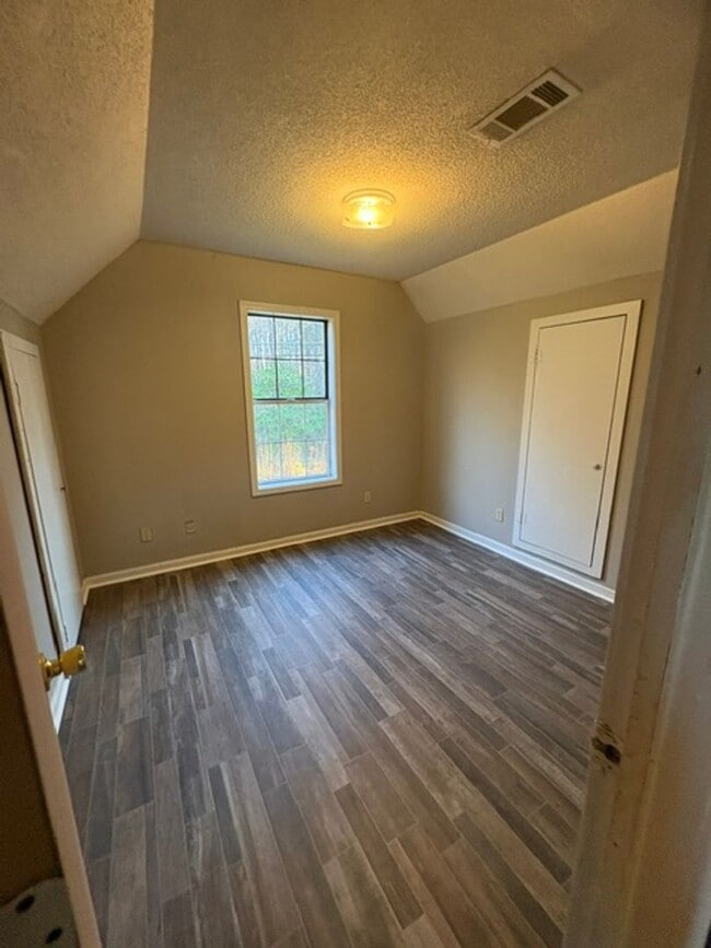 Building Photo - Renovated 3 Bedroom 2 Bath Home for Rent!