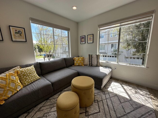 Building Photo - 1 Passage Ln