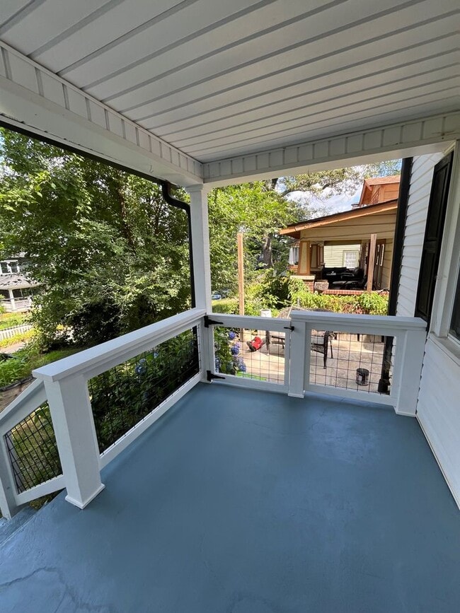 Building Photo - Central AVL - Beautifully Kept Older Home ...