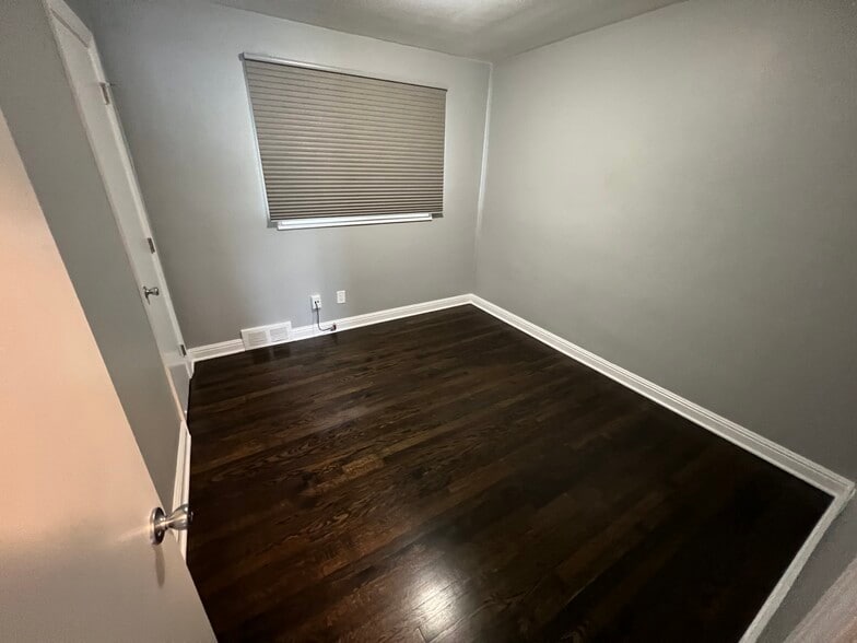 Bedroom 1 - 207 N Campbell Rd