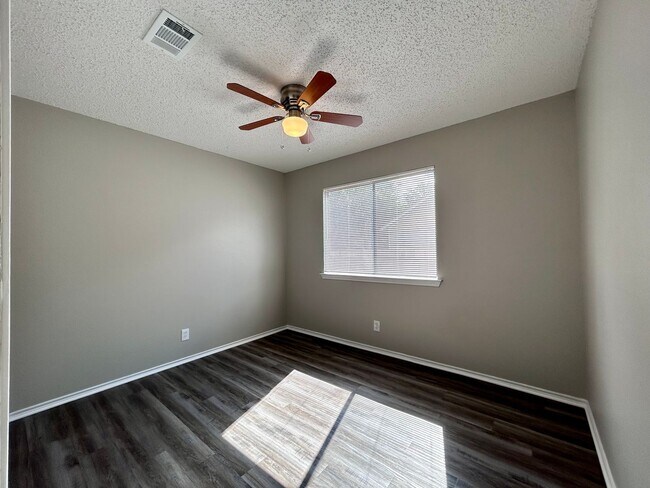 Building Photo - 9305 Kempler Dr