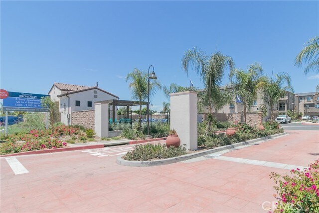 Building Photo - 2317 W Broadway