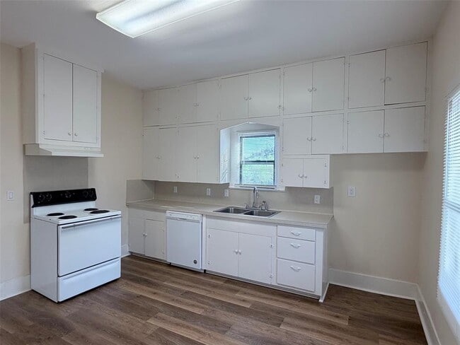 Building Photo - 1504 Watterson Rd