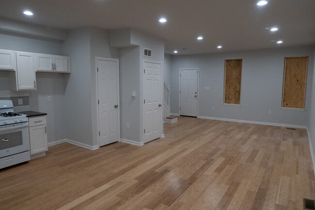 Building Photo - 2857 W Garrison Ave