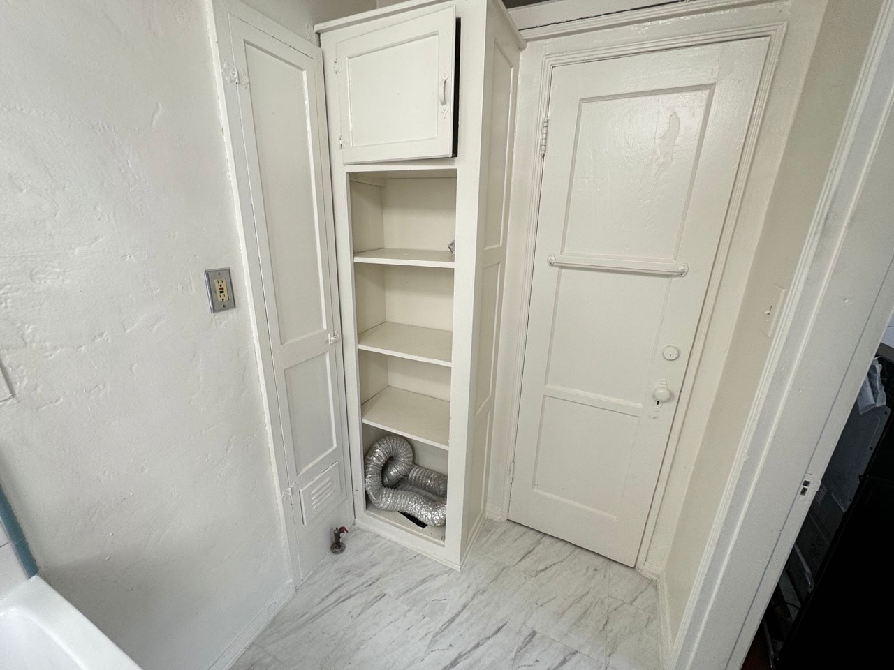 Building Photo - 422 S Detroit St