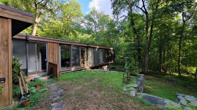 Building Photo - 51 Lake Celeste Dr