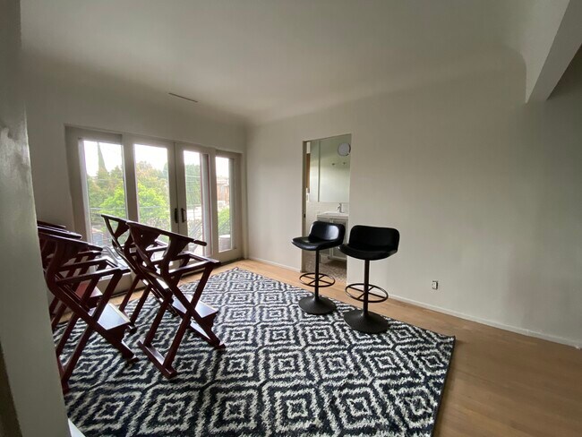 Building Photo - 1602 Carmona Ave