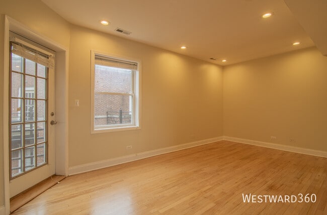 Building Photo - 4334 N Sacramento-3W
