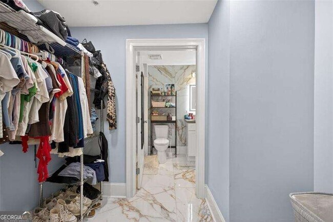 Building Photo - 1074 Peachtree Walk NE